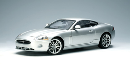 Jaguar XK Coupe - 2006 - Prata<BR>1/18