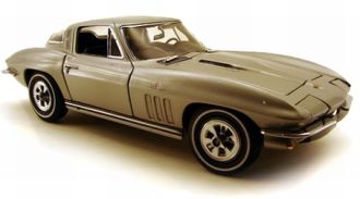 Corvette® Sting Ray™ Fiberglass Coupe - 1965 - Prata<BR>1/24