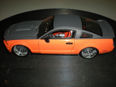Ford Mustang GT - Laranja - 2005<BR>1/18 Ford Mustang GT - Laranja - 2005<BR>1/18