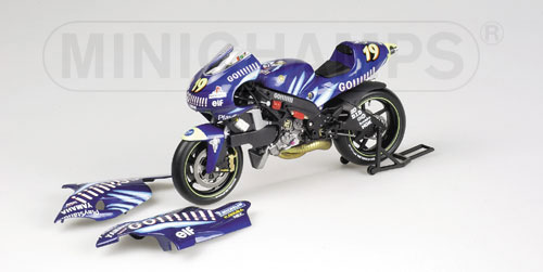 Yamaha YZR-M1 # 19 - 2002 - Olivier Jacque<BR>1/12