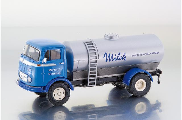 Mercedes-Benz LP 911 Tankwagen Milch - Azul<BR>1/43