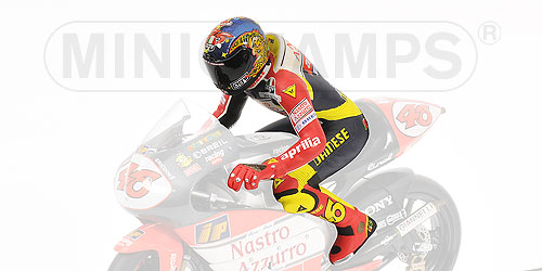 Figura Valentino Rossi sentado - 1998<BR>1/12 Figura Valentino Rossi sentado - 1998<BR>1/12